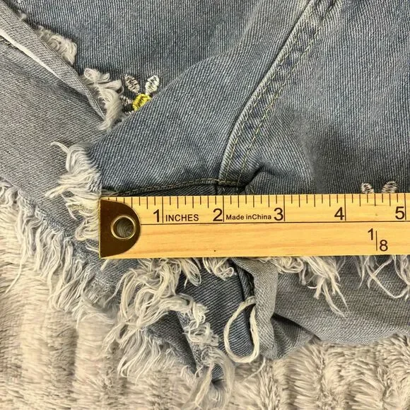 Shein Curve Denim Shorts Women 0XL Distressed Frayed Hem Daisy Embroidered - Picture 6 of 6